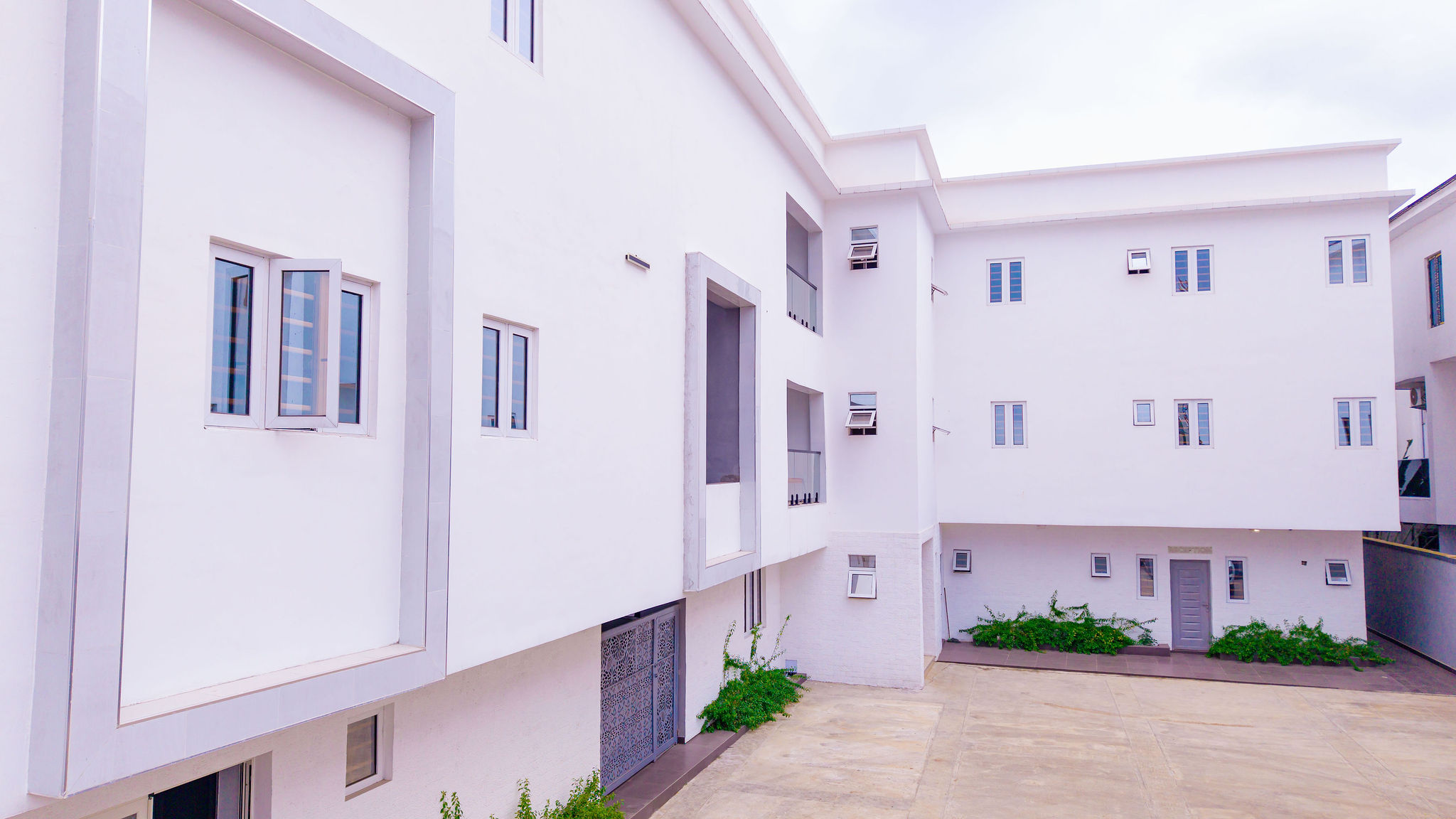 Precious Apartments